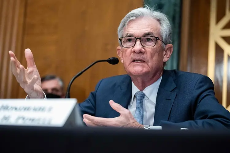 Powell: o Fed elevou as taxas de juro nos EUA em 0,25 ponto percentual na semana passada, e o presidente disse nesta semana que está pronto para aumento de 0,5 ponto percentual na próxima reunião (Tom Williams/ AFP via/Getty Images)