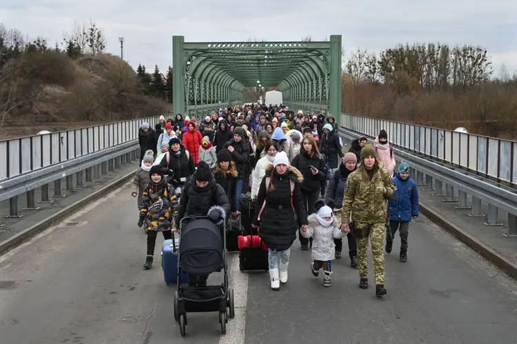 Refugiados da Ucrânia em fronteira com a Polônia (DANIEL LEAL/AFP/Getty Images)