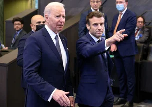 Biden chega à França para celebração de 80 anos do Dia D