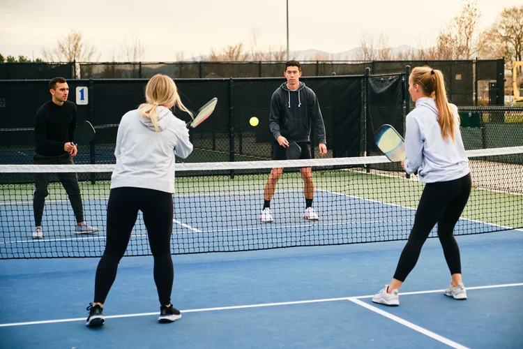 Pickleball tem mais de 5 milhões de jogadores só nos Estados Unidos, inclusive famosos (RichLegg/Getty Images)