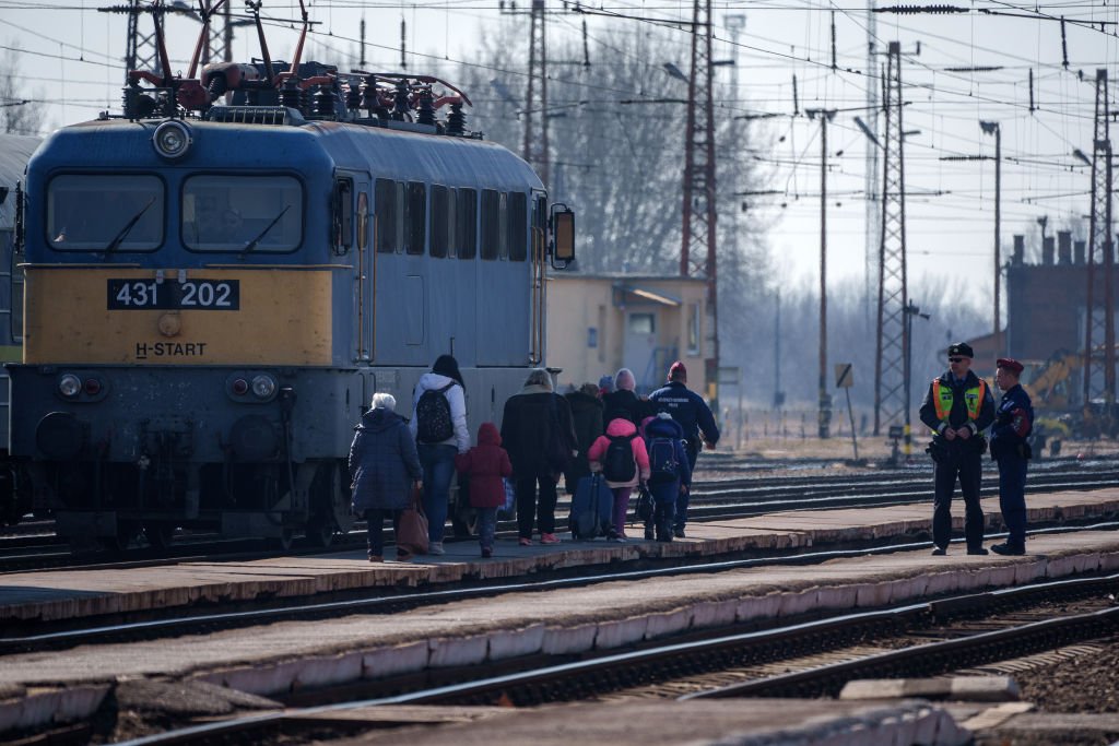 Número de refugiados na Ucrânia supera 4 milhões, acima das projeções