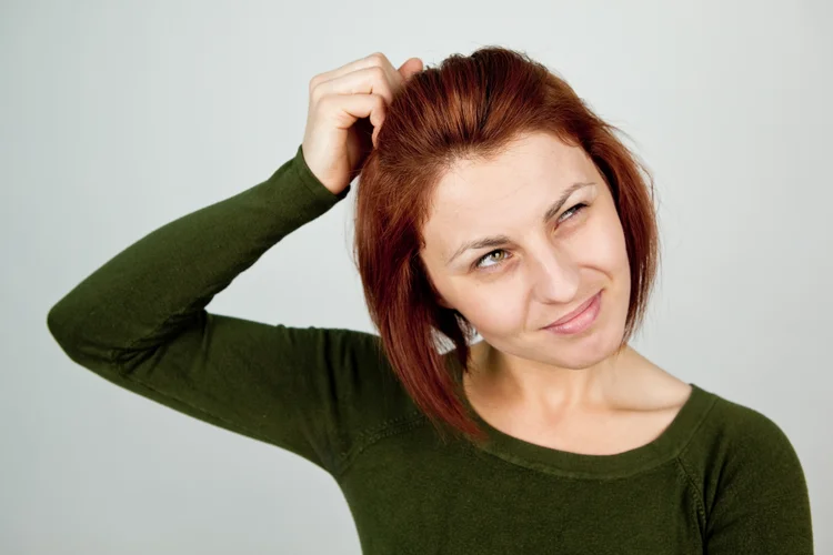 Mulher com dúvida: para quem não ganhar, a recomendação é não desanimar e buscar outros caminhos para ganhar mais dinheiro (GettyImages/Getty Images)