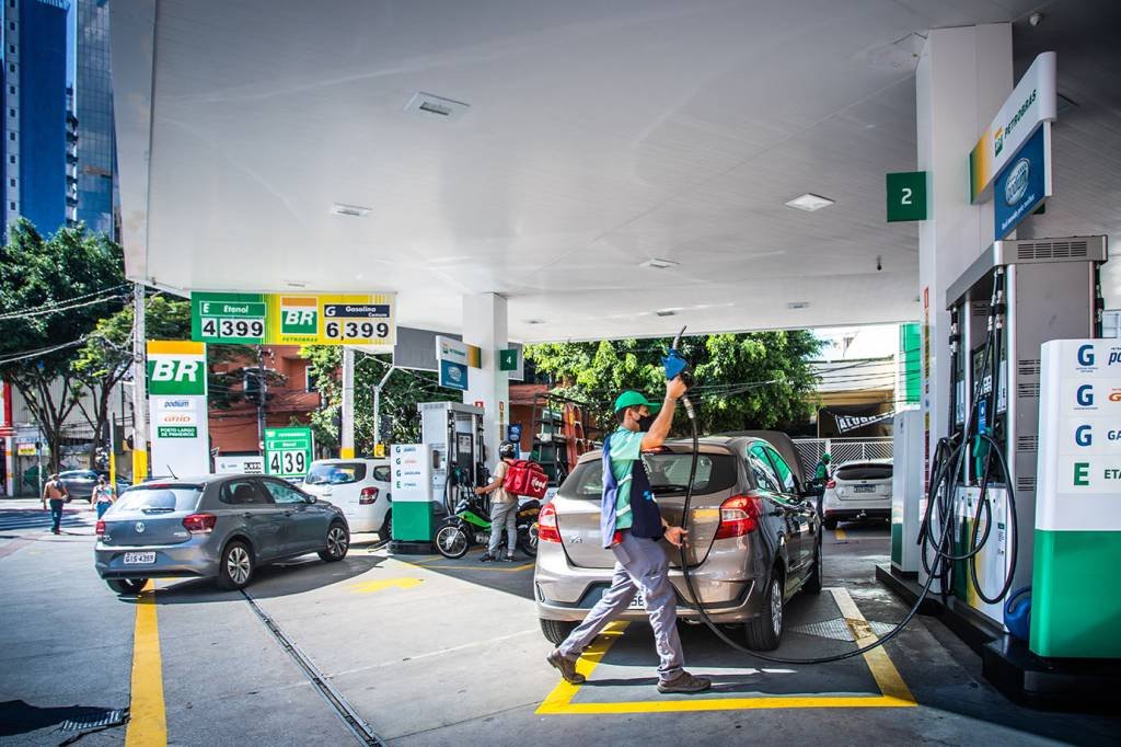 Posto de gasolina: críticos ao projeto de teto no ICMS apontam que o mecanismo não reduzirá significativamente preço dos combustíveis (Leandro Fonseca/Exame)