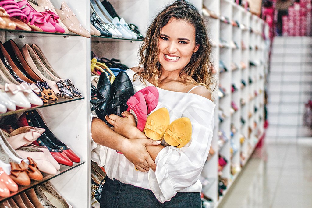 Empreendedora aposta em amor por sapatos e deve faturar R$ 40 mi em 2022