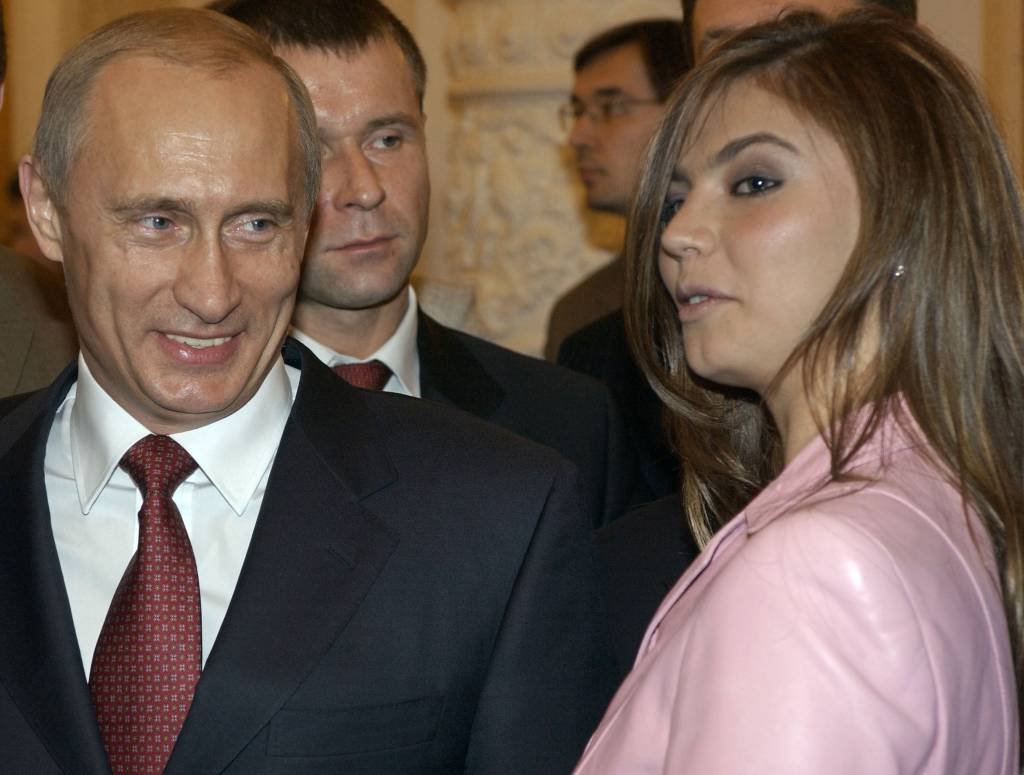 Putin enviou amante e filhos para a Suíça, diz jornal americano