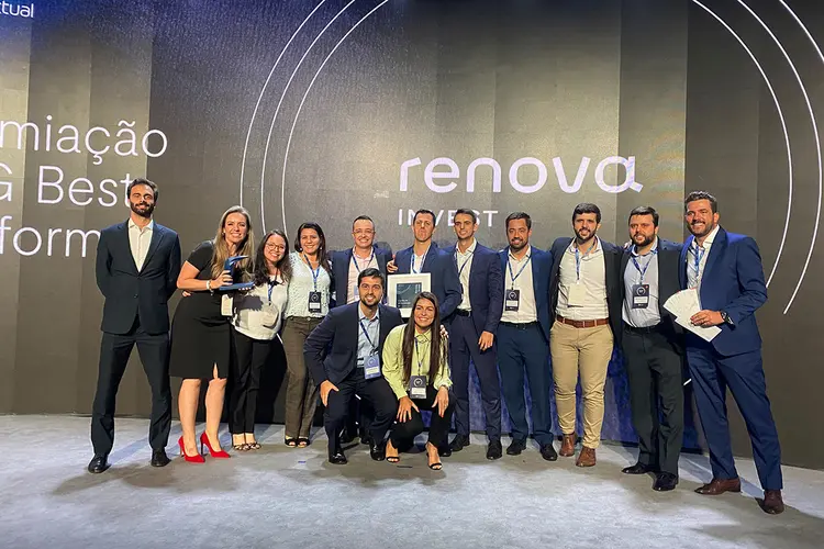 Equipe da Renova Invest:  pódio do ranking anual BTG Best Performer pelos resultados conquistados em 2021 (Renova Invest/Divulgação)