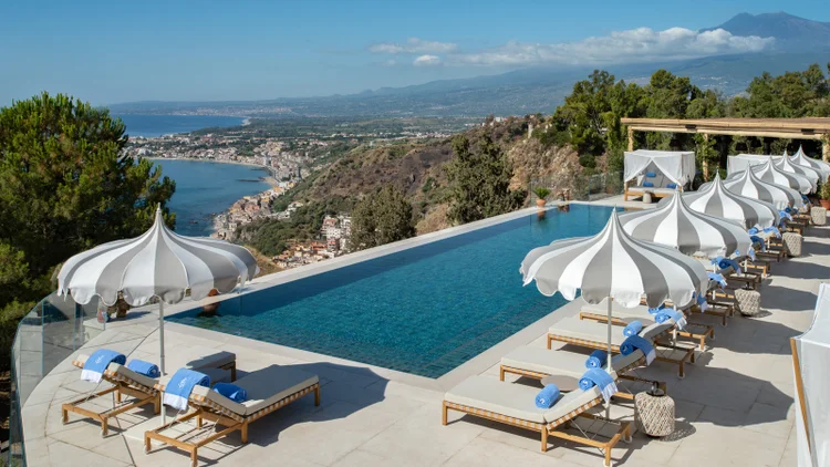 Four Seasons: hotel em Taormina, Itália foi o cenário da segunda temporada de White Lotus (Four Seasons/Divulgação)