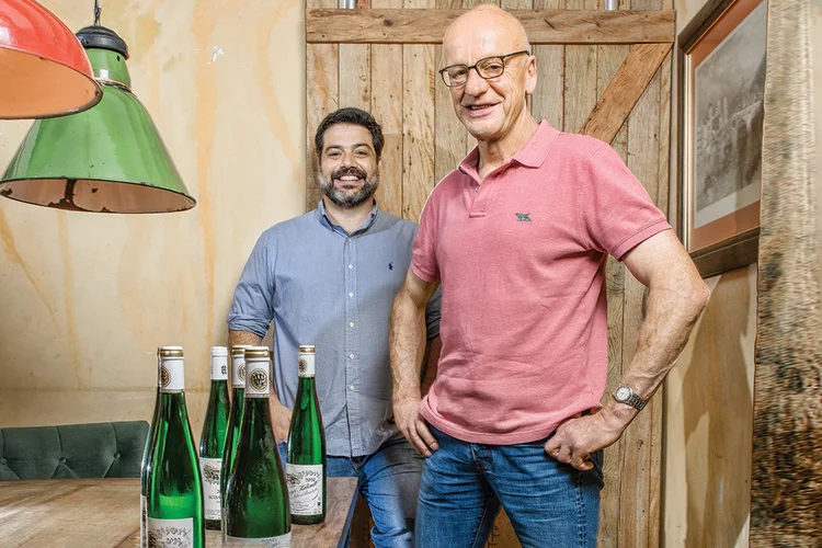 Egon Müller, à frente, e Rodrigo Malizia, da Cellar: referência agora no mercado brasileiro (Germano Lüders/Exame)