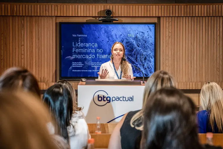 Mariana Gravina, diretora do BTG Pactual, responsável por Aceleração & Performance de toda a rede do B2B: ‘’Queremos exaltar as conquistas dessas mulheres, valorizar o espaço conquistado por elas e incentivar outras mulheres a se verem nestas profissões" (Divulgação/Divulgação)