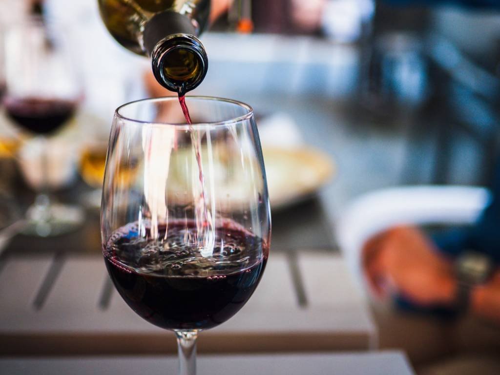 Vinho italiano de André Esteves é eleito o melhor do mundo em 2023 por revista dos EUA