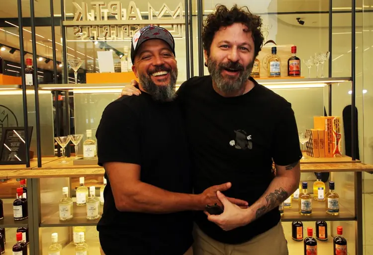 Alê D'Agostino e Márcio Silva: bartenders são referência nacional da coquetelaria.  (Divulgação/Divulgação)