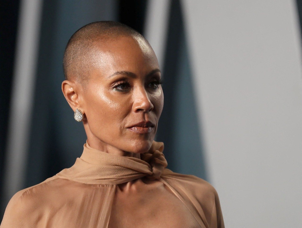 Jada Smith lança primeiro episódio de talk show após agressão no Oscar