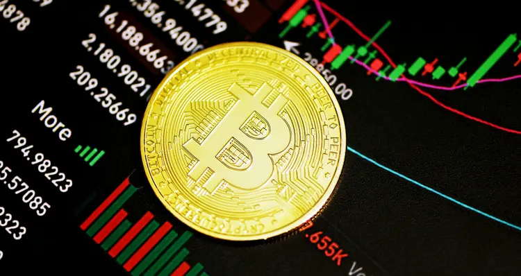 O bitcoin chegou a valer US$ 69 mil em 2021 (Reprodução/Unsplash)
