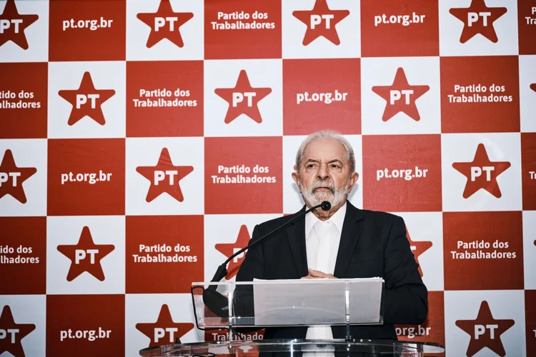 Lula e o símbolo do PT: federações partidárias foram criadas na reforma eleitoral (Gustavo Minas/Bloomberg/Getty Images)