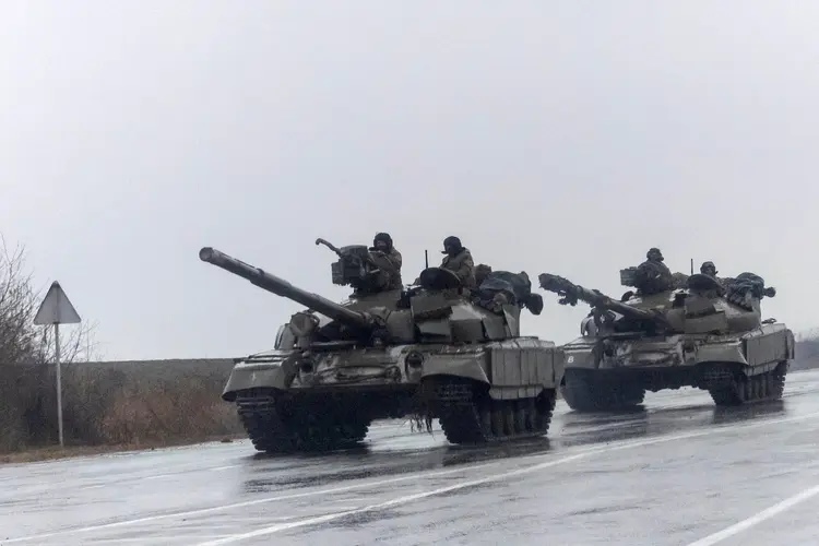 Ukrainian tanks move into the city, after Russian President Vladimir Putin authorized a military operation in eastern Ukraine, in Mariupol, February 24, 2022. REUTERS/Carlos Barria (Carlos Barria/Reuters)