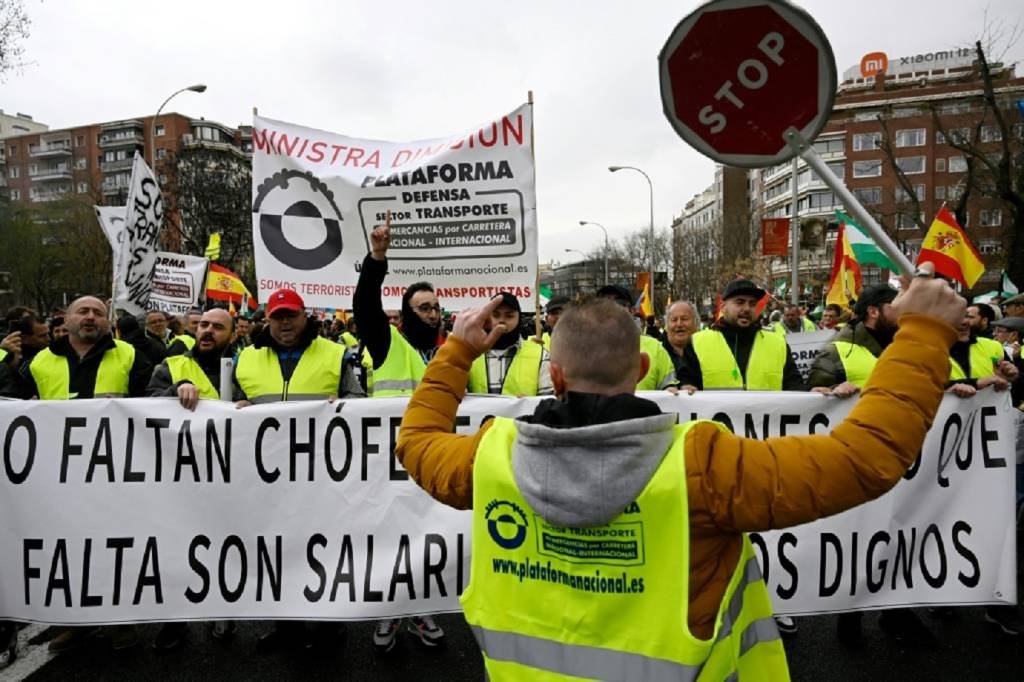 Espanha vai subsidiar diesel, mas caminhoneiros continuam em greve