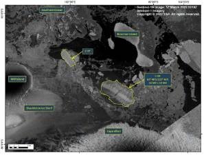 Imagem de satélite divulgada pelo Centro Nacional do Gelo dos Estados Unidos (USNIC) mostra o iceberg C-38, que colapsou da plataforma de Conger na Terra de Wilkes, no leste da Antártida