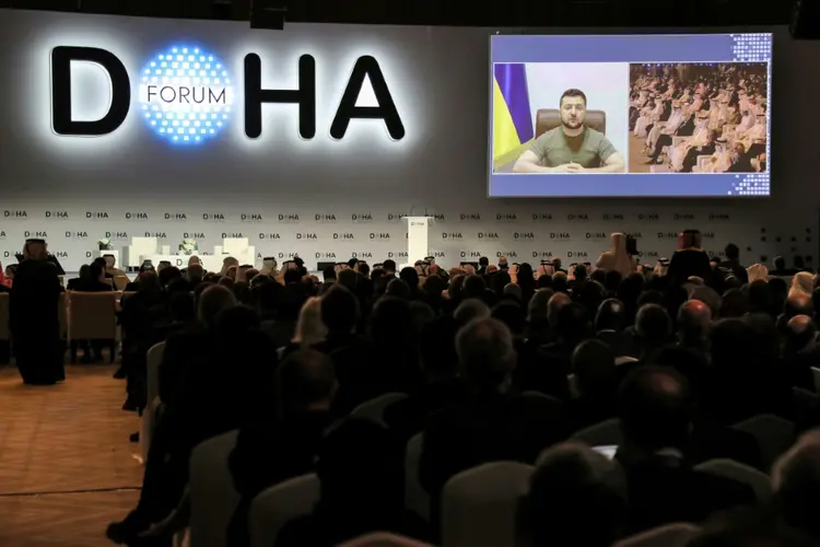 Presidente da Ucrânia, Volodymyr Zelensky, dirige-se ao Fórum de Doha por videoconferência. (AFP/AFP)
