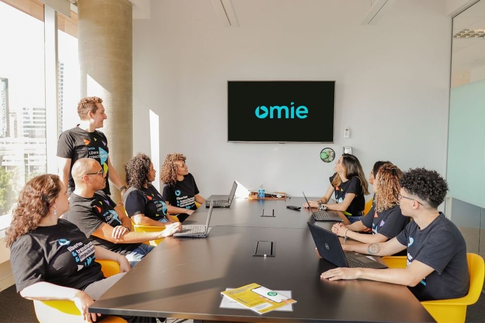 Omie: a empresa explica que ainda pretende preencher mais 1,5 mil vagas no ano (Omie/Reprodução)