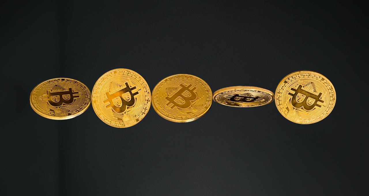 Analista descobre 6 criptomoedas fora do radar que podem subir até 900%