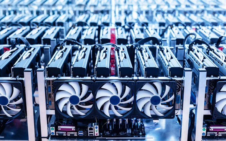 Mineração de criptomoedas utiliza equipamentos específicos (Foto/Reprodução)