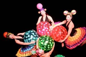 Espetáculo infantil que envolve dança, música e artes plásticas Espetáculo infantil que envolve dança, música e artes plásticas
