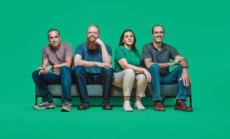 Britaldo Hernandez, da Solinftec; Bernardo Fabiani, da TerraMagna; Aline Locks, da Produzindo Certo; e Fabio Terracini, da Adroit Robotics: fundadores de startups que mudam o campo (Leandro Fonseca/Exame)