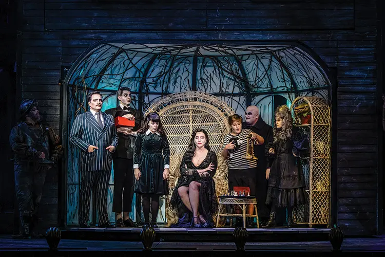 A Família Addams: roteiro mais adulto e piadas adaptadas para o Brasil (Teatro Renault/Divulgação)