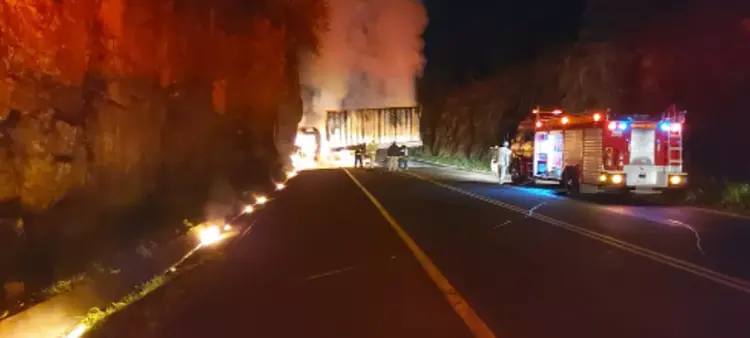 Estradas foram incendiadas durante ataque em Guarapuava (PR) (Reprodução/Reprodução)