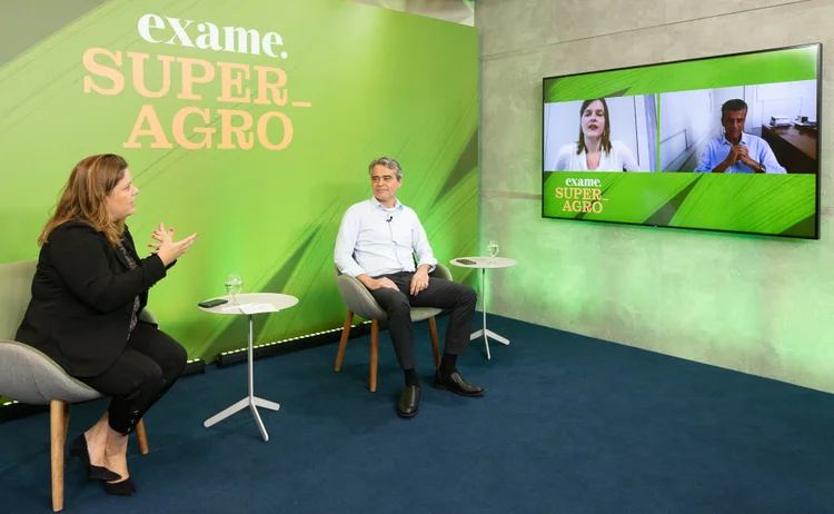 EXAME SuperAgro discute logística e armazenagem do agro, com Pedro Palma, vice-presidente comercial da Rumo; Martha Seillier, secretária especial da Secretaria do PPI; e
Cláudio R. Frischtak, presidente da Inter. B (Divulgação/Exame)