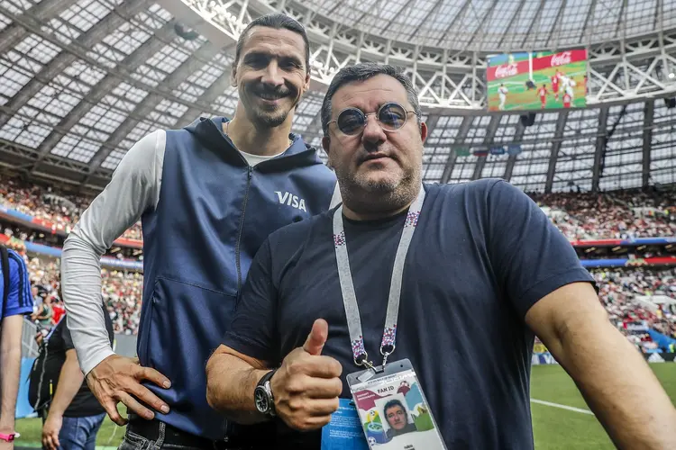 Em 2021, Raiola foi considerado o quarto agente mais bem pago do mundo (VI-Images/Getty Images)