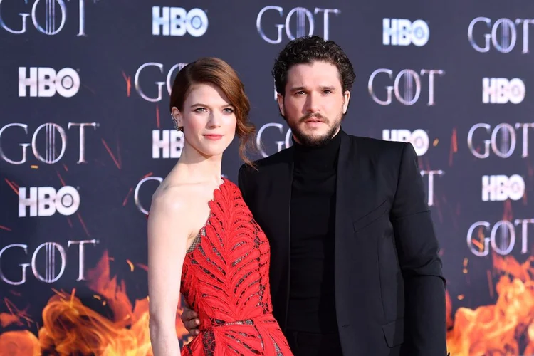 Os atores Rose Leslie e Kit Harington se casaram no castelo de Leslie, na Escócia. (Angela Weiss/AFP/Getty Images)