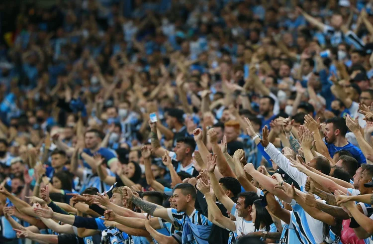 PORTO ALEGRE, BRAZIL - DECEMBER 09: Fans of Gremio react during the match between Gremio and Atletico Mineiro as part of Brasileirao Series A at Arena do Gremio on December 09, 2021 in Porto Alegre, Brazil. (Photo by Silvio Avila/Getty Images) (Silvio Avila/Getty Images)