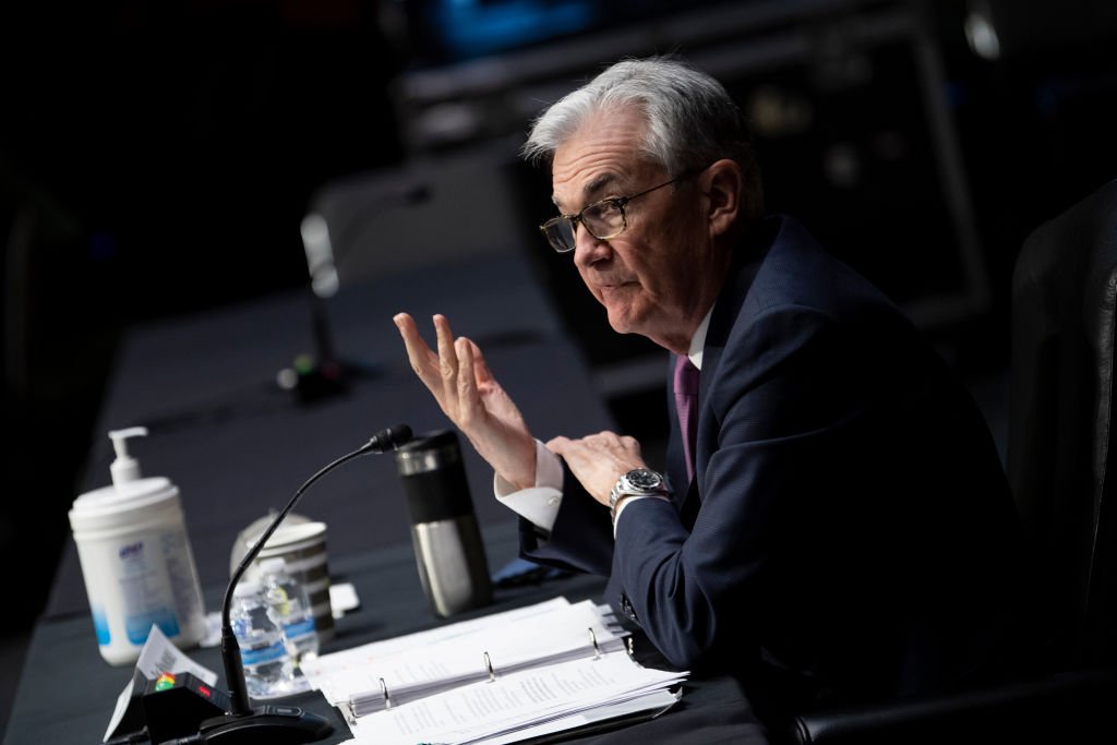 Jerome Powell, presidente do Federal Reserve: desafio é reduzir a inflação sem levar os EUA a uma recessão (Brendan Smialowski-Pool/Getty Images)