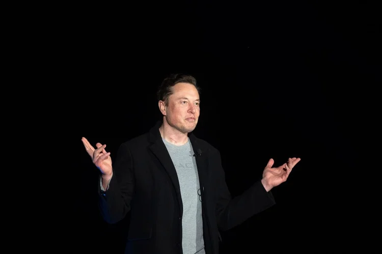 Elon Musk é CEO da SpaceX, empresa aeroespacial que tenta criar o primeiro sistema de lançamento reutilizável (JIM WATSON/AFP/AFP)