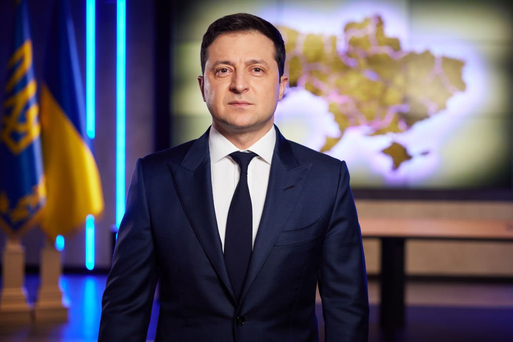 Segundo a Time, a coragem de Zelensky como líder em tempo de guerra, foi contagiosa e se espalhou por todo o país (Ukrainian Presidency / Handout/Anadolu Agency/Getty Images)