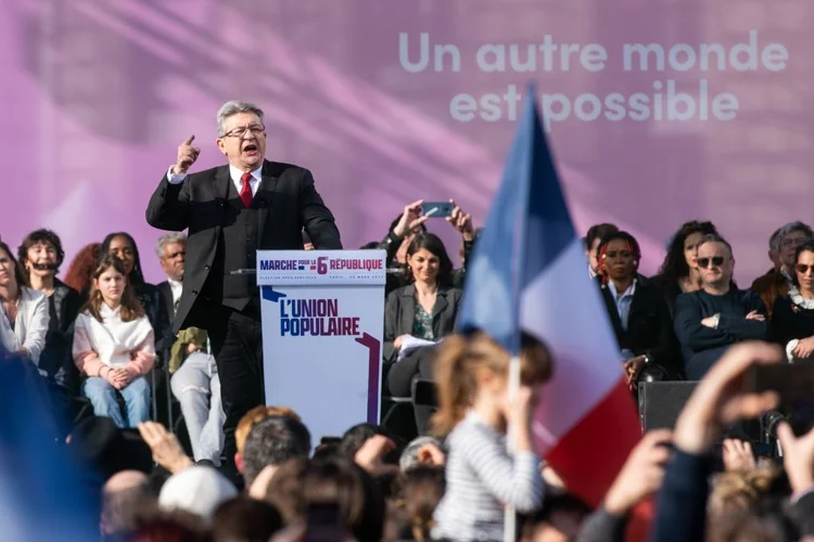 Mélenchon em campanha: candidato do França Insubmissa conseguiu 22% dos votos no primeiro turno (Benjamin Girette/Bloomberg/Getty Images)