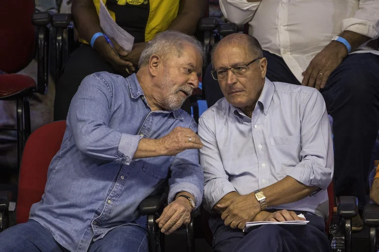 Lula e Alckmin: Com o ato, Lula e Alckmin estarão habilitados para o exercício do mandato de 2023-2026 (Victor Moriyama/Bloomberg)