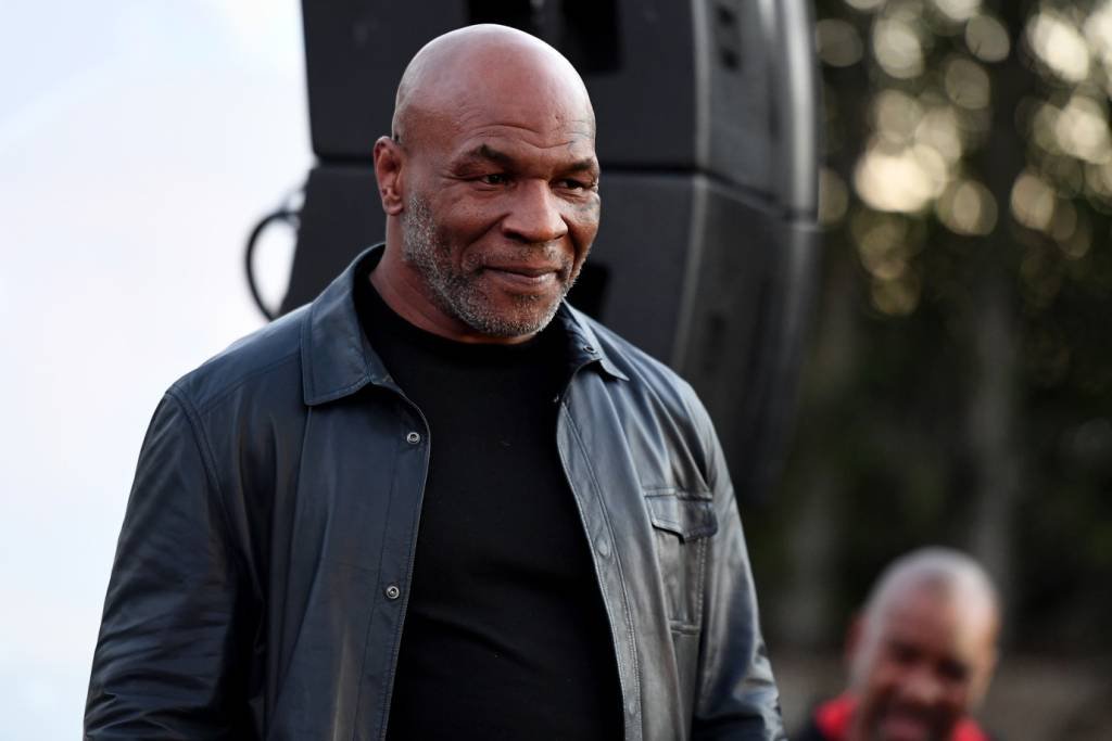 Mike Tyson: Segundo o relato de um passageiro, o lutador de 55 anos, num primeiro momento, tratou bem as pessoas que o cumprimentavam e chegou a aceitar tirar uma selfie (JC Olivera/Getty Images)