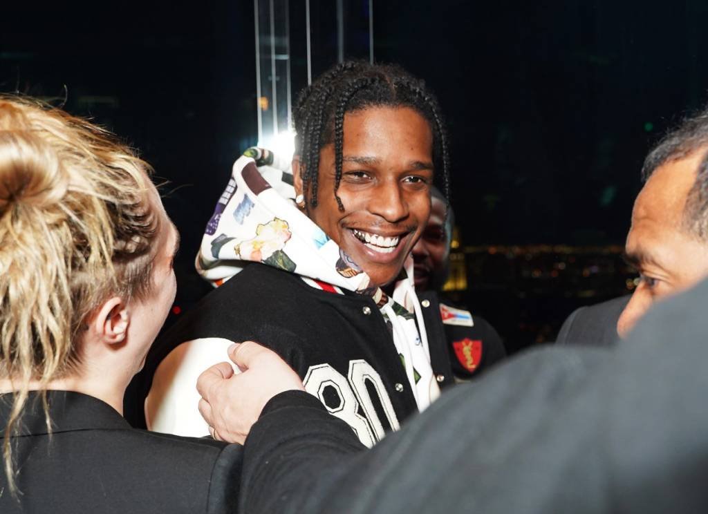 A$AP Rocky: Segundo relatos ao site TMZ, o rapper foi recebido por policiais e levado algemado.  (Sean Zanni/Patrick McMullan/Getty Images)