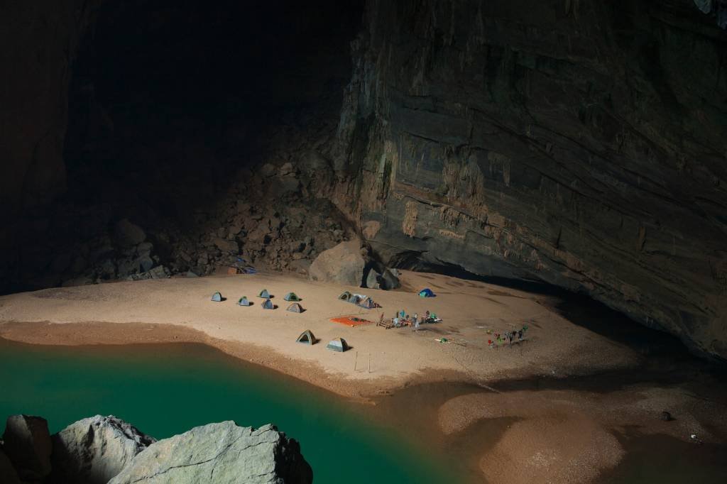Campsite in the Hang En cave Caverna Sơn Đoòng