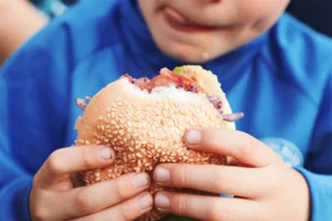 Imagem referente à matéria: Tarifaço faz hamburguer americano ficar mais caro e aumenta consumo de carne brasileira; entenda