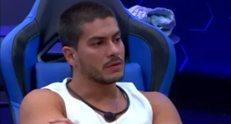 Arthur Aguiar: Maíra Cardi, que hoje trabalha com palestras sobre saúde e bem-esta diz que se surpreende com o comportamento tranquilo e estrategista do marido no reality show (TV Globo/Reprodução)