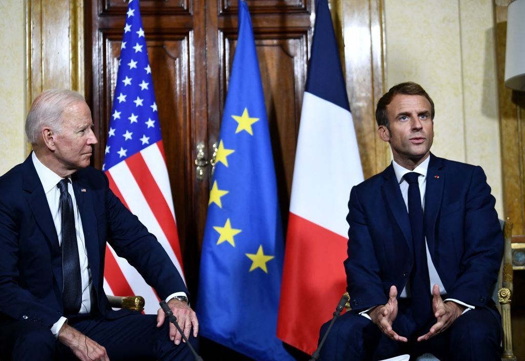 Macron e Biden mantiveram conversa telefónica sobre estratégia