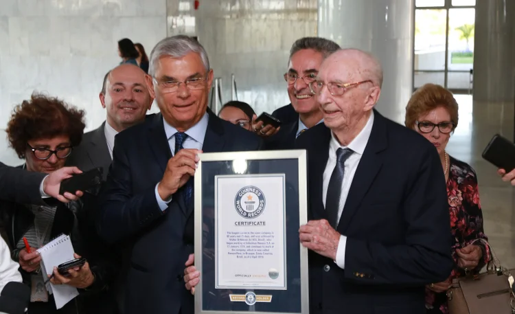 Walter quebrou o recorde mundial de maior tempo trabalhado na mesma empresa (Julio Cavalheiro/SECOM/Reprodução)
