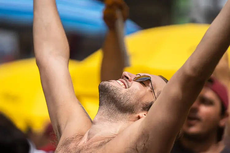 Carnaval em SP: será proibida a entrada com garrafas de vidro e objetos pontiagudos ou cortantes nos megablocos (Felipe Beltrame/NurPhoto via Getty Images/Getty Images)