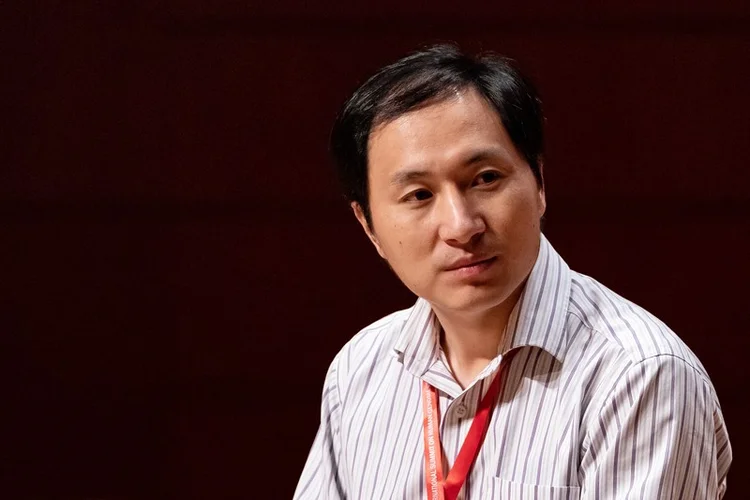 He Jiankui, biólogo geneticista que criou os primeiros humanos modificados geneticamente: escândalo foi ponto de virada para a ética em pesquisas com humanos na China (Anthony Kwan/Getty Images)