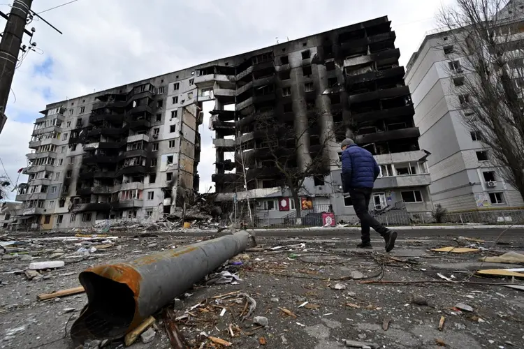 Prédios destruídos por ataques da Rússia na cidade de Borodianka, a noroeste de Kiev, na Ucrânia (Sergei SUPINSKY/AFP)