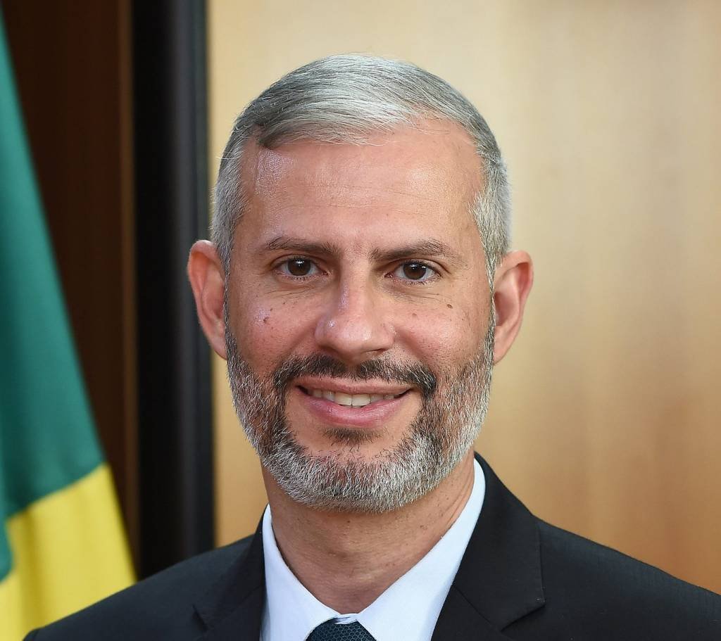 Victor Godoy Veiga é nomeado como novo ministro da Educação