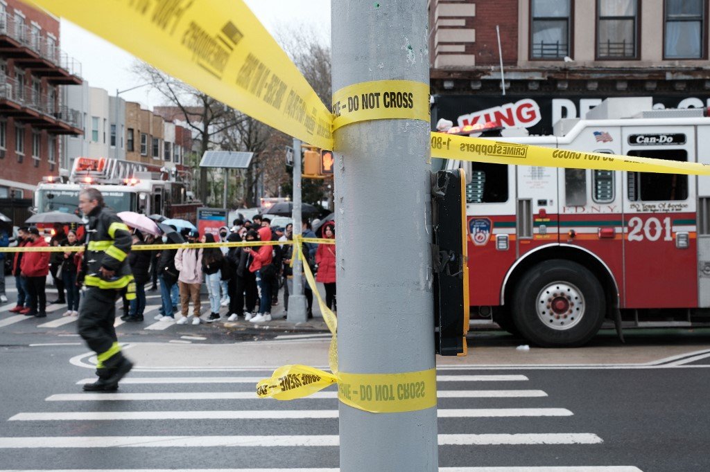 De acordo com relatos, tiros foram ouvidos pouco antes das 8h30 no horário local (SPENCER PLATT/Getty Images)